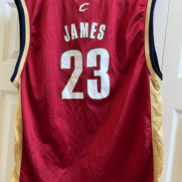 James NBA Cleveland 23 jersey - Picture 2 of 5